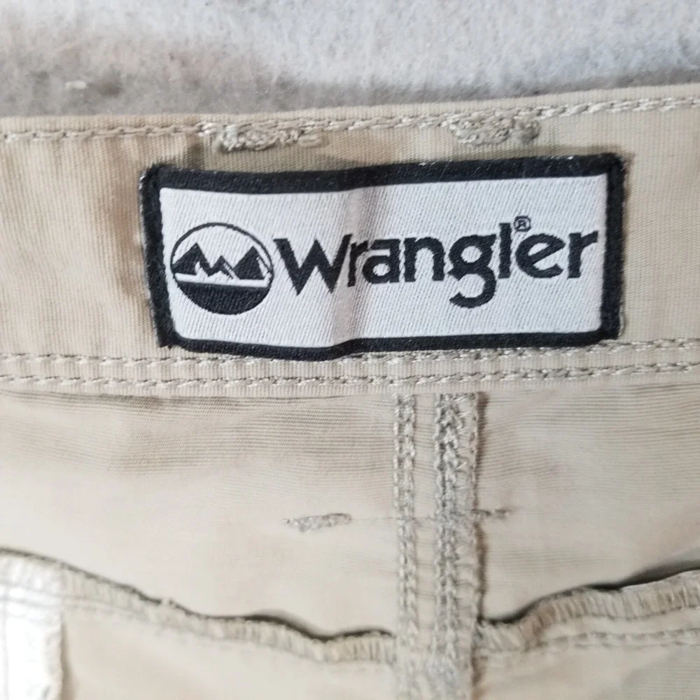 Wrangler Outdoor Cargo Shorts Mens 42x10 Beige‎ Nylon Hiking Utility